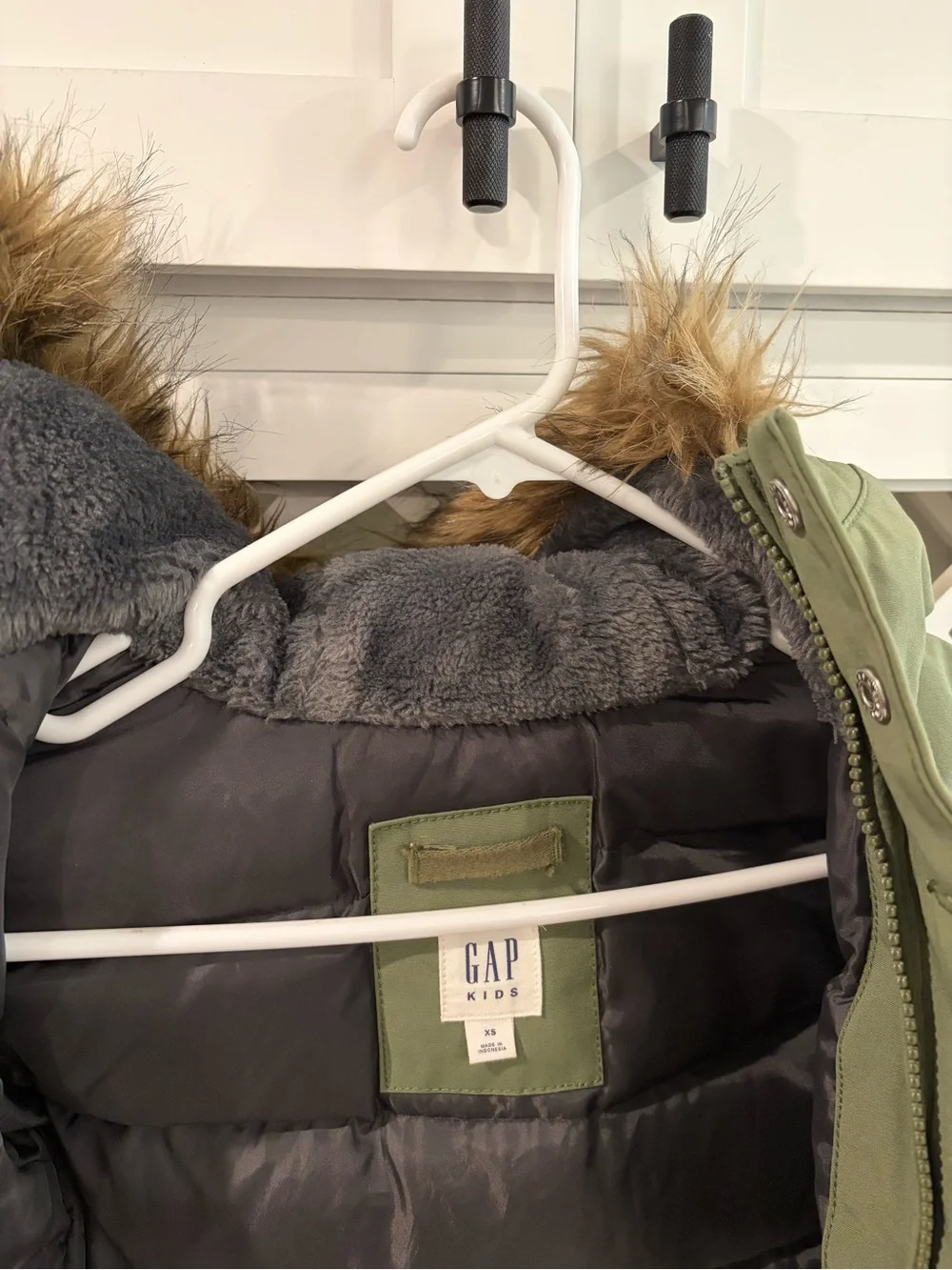 GAP Olive Green Kids Puffer Parka with Faux Fur Hood XS